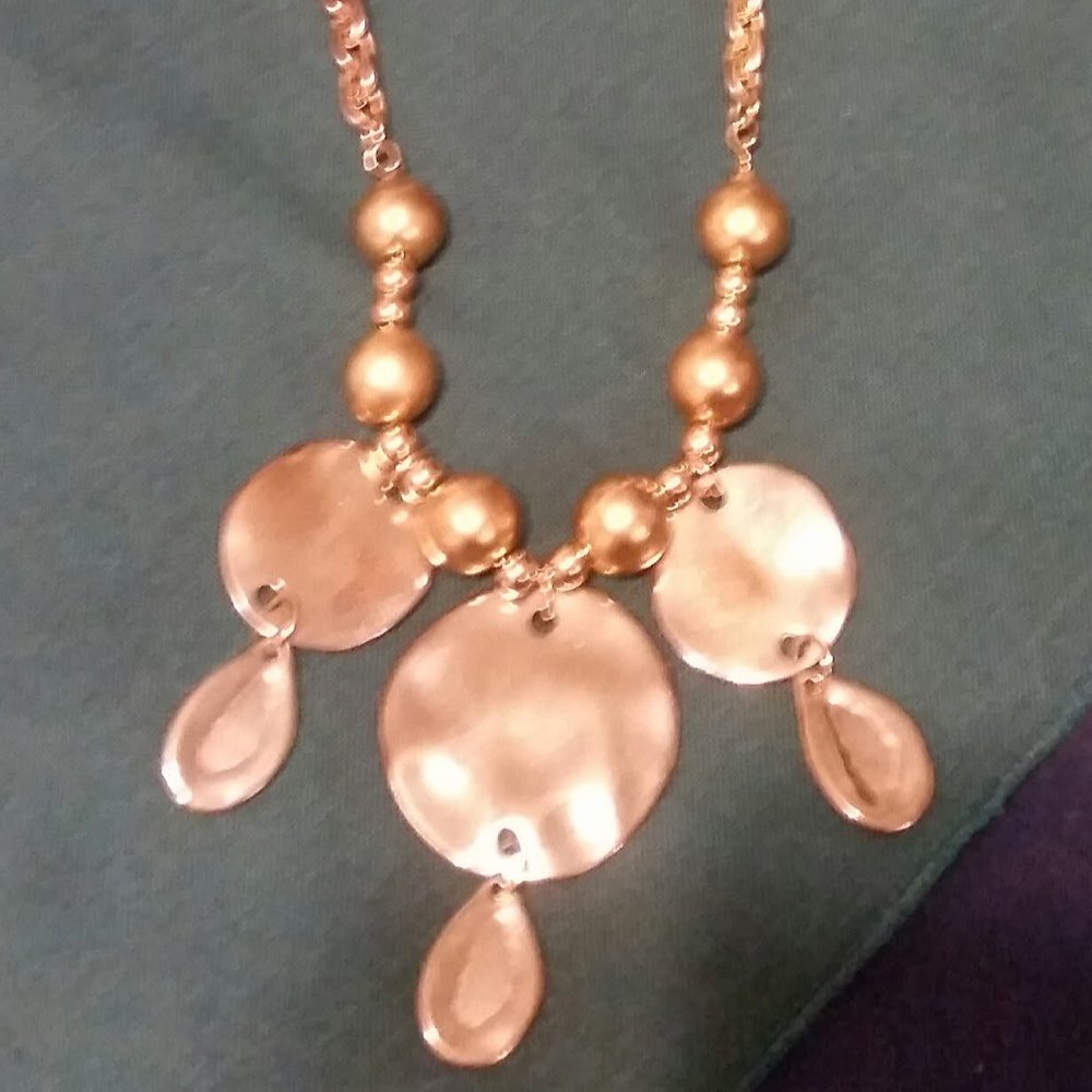 Lustrous Gold Toned Metal Dangle Necklace